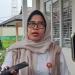 Kepala Dinas Sosial Kota Jambi, Yunita Indrawati, memberikan keterangan kepada wartawan terkait percepatan verifikasi dan validasi data fakir miskin dengan melibatkan Ketua RT, Selasa (23/9/2025). (Dok .Stepanus)