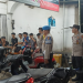 Polisi bersama TNI melakukan patroli gabungan dan memberikan imbauan kamtibmas kepada warga di kawasan Muaro Jambi, Kamis malam (4/9/2025). (Dok. Nahar)