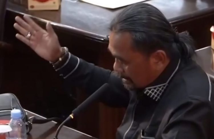 Anggota DPRD Provinsi Jambi Yudi Hariyanto menyampaikan apresiasi kepada Gubernur Al Haris dalam Rapat Paripurna Pengesahan Perubahan APBD 2025 di Ruang Sidang Utama DPRD Provinsi Jambi, Jumat (26/9/2025). (Dok. Nahar)
