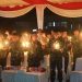 Danrem 042/Gapu Brigjen TNI Heri Purwanto bersama Forkopimda Jambi menyalakan lilin dalam doa bersama dan aksi damai 1.000 lilin di Mapolda Jambi, Minggu (31/8/2025) malam. (Dok.Nahar)