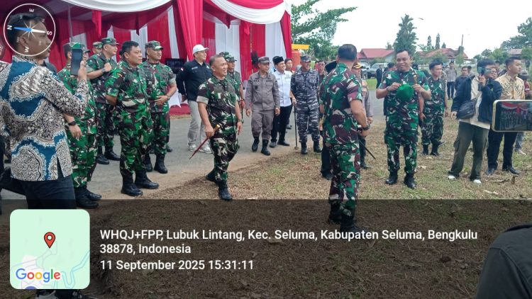 Pangdam XXI/Radin Inten, Mayjen TNI Kristomei Sianturi, saat kunker ke Makodim 0425/Seluma Kamis (11/9/2025). (Dok. Humas)
