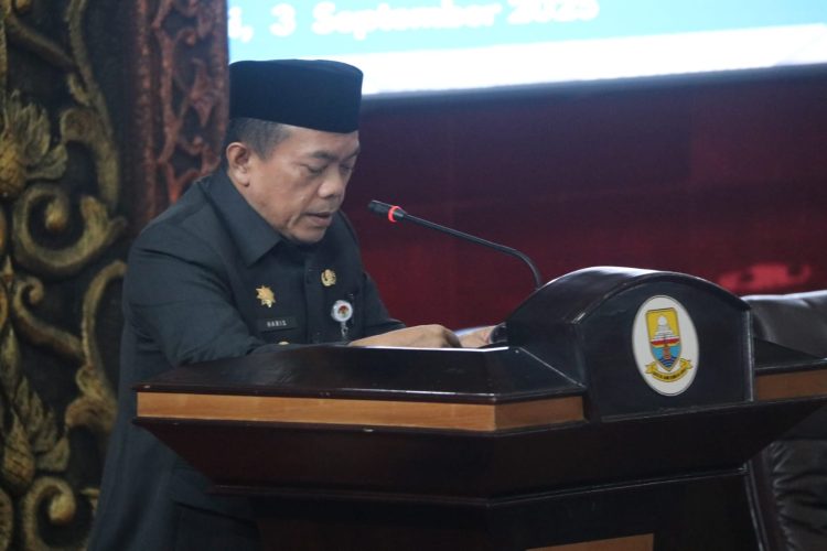 Gubernur Jambi, Dr. H. Al Haris, S.Sos., M.H., menyampaikan sambutan dalam Rapat Paripurna DPRD Provinsi Jambi, Rabu (3/9/2025). (Dok. Stepanus)