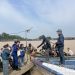 Personel Polairud Polda Jambi melakukan pengamanan dan pemeriksaan keberangkatan speed boat di Pelabuhan Nipah Panjang, Tanjung Jabung Timur, Minggu (6/9/2025).(Dok, Humas)