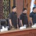 Gubernur Jambi Al Haris bersama pimpinan DPRD Provinsi Jambi saat mengikuti Rapat Paripurna dengan agenda penyampaian pandangan umum fraksi terkait Rancangan Perubahan APBD Tahun Anggaran 2025, Senin (8/9/2025). (Dok. Daus)