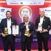Direksi dan Komisaris Jasa Raharja berpose dengan empat penghargaan yang diraih dalam ajang TOP GRC Awards 2025 di Hotel Raffles Jakarta, Senin (8/9/2025). (Dok. Humas JR)