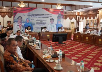 Gubernur Jambi Al Haris memimpin Rapat Koordinasi dan Sinergi Program 1 Juta Rumah Perkotaan Provinsi Jambi dan Bengkulu di Auditorium Rumah Dinas Gubernur Jambi, Rabu (10/9/2025). (Dok. Stepanus)