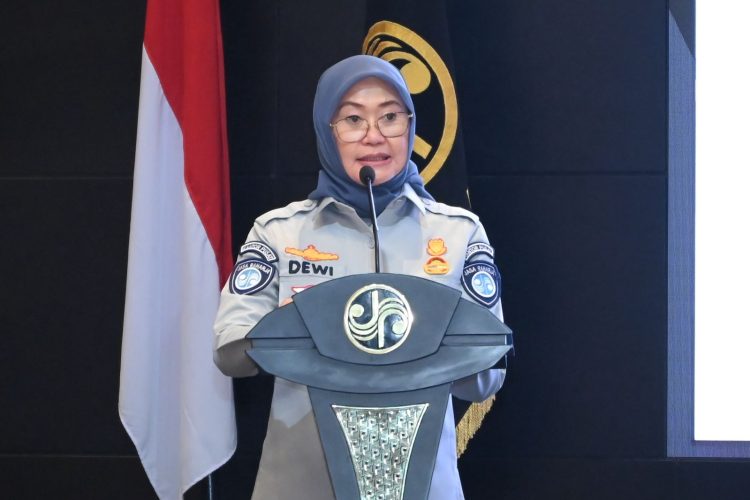 Plt Direktur Utama Jasa Raharja, Dewi Aryani Suzana, menyampaikan keterangan resmi terkait penjaminan santunan korban kecelakaan bus pariwisata di Probolinggo, Jawa Timur. (Dok. Humas JR Jambi)