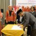 Sekda Provinsi Jambi, Sudirman, menandatangani dokumen pelantikan Pengurus KPPI Provinsi Jambi periode 2024–2029 di Swiss-BelHotel Jambi, Senin (15/9/2025). Dok. Erit Kominfo)
