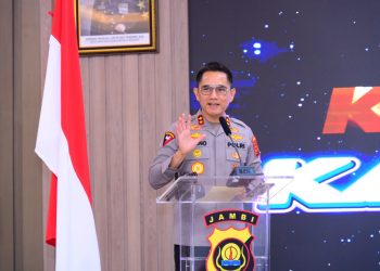 Kapolda Jambi Irjen Pol. Krisno H. Siregar memberikan sambutan saat membuka Rakernis Fungsi Pamobvit Polda Jambi 2025 di Gedung Siginjai, Rabu (17/9/2025). (Dok. Humas)