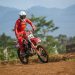 Pebalap Astra Honda Racing Team, Arsenio Algifari, beraksi di lintasan Sirkuit Wanko Mijen, Semarang, pada seri keenam Kejurnas Motocross Indonesia 2025, Minggu (14/9/2025). (Dok. Sinsen)