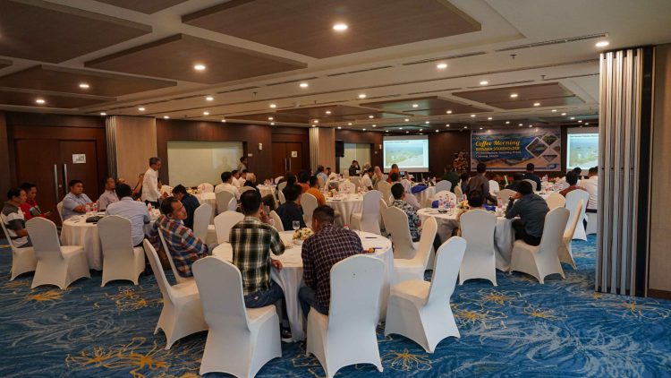 Para stakeholder dan mitra usaha menghadiri Coffee Morning yang digelar PT Pelabuhan Tanjung Priok Cabang Jambi bersama Pelindo Regional 2 Jambi di Hotel BW Luxury, Kamis (18/9/2025). (Dok, Stepanus)