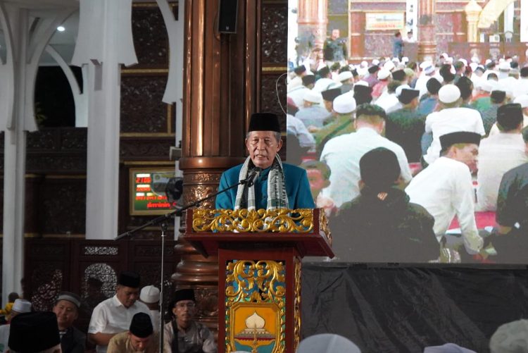 Wakil Gubernur Jambi Abdullah Sani menyampaikan sambutan pada Tabligh Akbar peringatan Maulid Nabi Muhammad SAW 1447 H di Masjid Agung Al-Falah, Kota Jambi, Senin (22/9/2025) malam. (Dok, Stepanus)