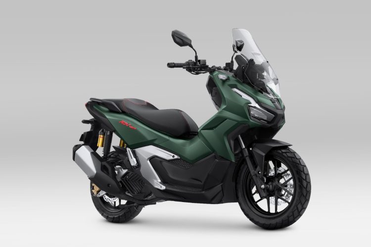 Tampilan New Honda ADV160 warna Matte Green dengan desain adventure look yang semakin tangguh. (Dok. Sinsnen)
