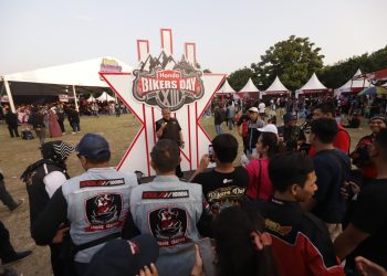 Sejumlah bikers berfoto bersama di area landmark Honda Bikers Day 2024. (Dok. Sinsen)