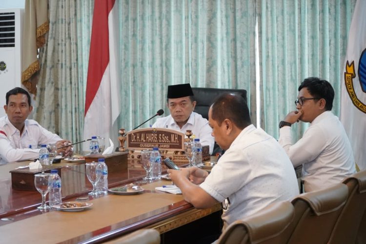 Gubernur Jambi Al Haris memimpin rapat pembahasan percepatan pembangunan Satuan Pelayanan Pemenuhan Gizi (SPPG) di daerah 3T, bertempat di Rumah Dinas Gubernur Jambi, Rabu (24/9/2025). (Dok. Erit - Kominfo)
