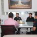 Kapolresta Jambi Kombes Pol Boy Sutan Binanga Siregar berfoto bersama jajaran PBFI Provinsi Jambi usai audiensi di Mapolresta Jambi, Kamis (25/9/2025) (Dok. Nahar)