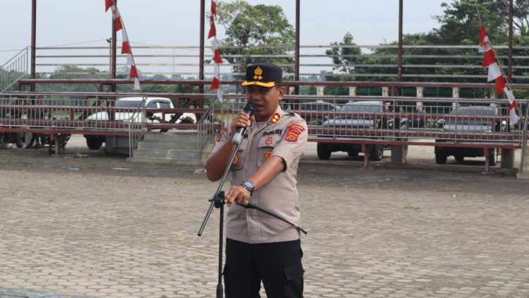 Kapolres Bungo AKBP Natalena Eko Cahyono saat Pimpim apel di Mapolres Bungo, Sabtu (27/9/2025). (Dok. humas)