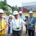 Direktur Jenderal Prasarana Strategis Kementerian PU Bisma Staniarto (tengah) meninjau progres pembangunan Dapur Umum Program Makan Bergizi Gratis (MBG) di Pasir Putih, Kota Jambi, bersama jajaran PT Hutama Karya pada Jumat (26/9/2025). (Dok. Stepanus)