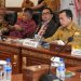 Gubernur Jambi Al Haris bersama Ketua Komisi II DPR RI M. Rifqinizamy Karsayuda saat memimpin rapat pengawasan PNBP sektor pertanahan di Rumah Dinas Gubernur Jambi, Senin (29/9/2025). (Dok. Erit - Kominfo)