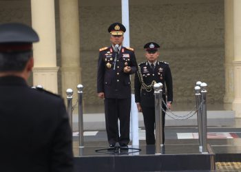 Kapolda Bengkulu Irjen Pol. Mardiyono, S.I.K., M.Si memimpin langsung upacara peringatan Hari Sumpah Pemuda ke-97 Tahun 2025 yang digelar di Lapangan Anton Soedjarwo Polda Bengkulu, Selasa (28/10/2025). (Dok.yola)