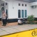 Petugas kepolisian melakukan olah tempat kejadian perkara (TKP) di rumah korban pembunuhan disertai perampokan di kawasan Talang Bakung, Kota Jambi, Senin (6/10/2025).(Dok. Nahar)