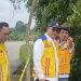 Kepala BPJN Jambi Dr. Dedy Hariadi (tengah) meninjau kondisi ruas Jalan Ma. Tembesi–Sarolangun, Selasa (7/10/2025). (Dok. Daus)