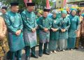 Gubernur Jambi Al Haris bersama Ketua TP PKK Provinsi Jambi Hesnidar Haris berfoto bersama jajaran Pemerintah Kabupaten Sarolangun saat peringatan HUT ke-26 Kabupaten Sarolangun di Gedung DPRD Sarolangun, Sabtu (12/10/2025). (Dok.Erit - Kominfo)