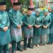 Gubernur Jambi Al Haris bersama Ketua TP PKK Provinsi Jambi Hesnidar Haris berfoto bersama jajaran Pemerintah Kabupaten Sarolangun saat peringatan HUT ke-26 Kabupaten Sarolangun di Gedung DPRD Sarolangun, Sabtu (12/10/2025). (Dok.Erit - Kominfo)
