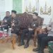 Wali Kota Jambi, dr. H. Maulana (tengah), berdialog bersama unsur Forkopimda membahas penerapan aturan jam malam anak dan strategi pencegahan aksi geng motor di Kota Jambi. (Dok. Stepanus)