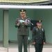 Pabung Kodim 0419/Tanjab Mayor Inf Ahmad Riadh, S.Ag membacakan amanat Panglima TNI saat upacara peringatan HUT ke-80 TNI di Lapangan Makodim 0419/Tanjab, Kuala Tungkal, Minggu (5/10/2025). (Foto: Dok. Kodim 0419/Tanjab)