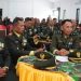 Para perwira Kodim 0419/Tanjab mengikuti kegiatan nonton bersama siaran langsung upacara HUT ke-80 TNI dari Mabes TNI di Aula Makodim 0419/Tanjab, Kuala Tungkal, Minggu (5/10/2025). (Foto: Dok. Kodim 0419/Tanjab)