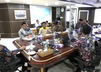 Bupati Bintan Roby Kurniawan bersama jajaran kepala OPD saat melakukan pertemuan dengan Menteri Sosial Saifullah Yusuf (Gus Ipul) di Kantor Kementerian Sosial RI, Jakarta Pusat, Kamis (16/10/2025). (Dok. Ikram)
