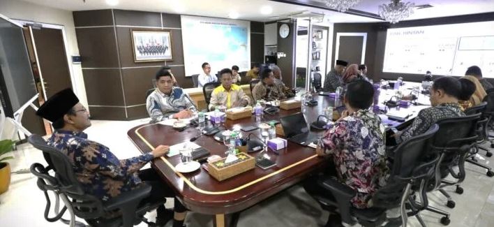Bupati Bintan Roby Kurniawan bersama jajaran kepala OPD saat melakukan pertemuan dengan Menteri Sosial Saifullah Yusuf (Gus Ipul) di Kantor Kementerian Sosial RI, Jakarta Pusat, Kamis (16/10/2025). (Dok. Ikram)