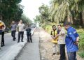 Gubernur Jambi Al Haris meninjau langsung proyek pelebaran Jalan Ness di Kabupaten Batanghari, Sabtu (5/10/2025), guna memastikan pekerjaan infrastruktur strategis berjalan sesuai standar kualitas. (Foto: Stepanus)