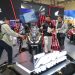Pengunjung mencoba langsung New Honda ADV160 di booth Honda pada ajang Indonesia Motorcycle Show (IMOS) 2025 di ICE BSD, Tangerang. (Dok.Sinsen)