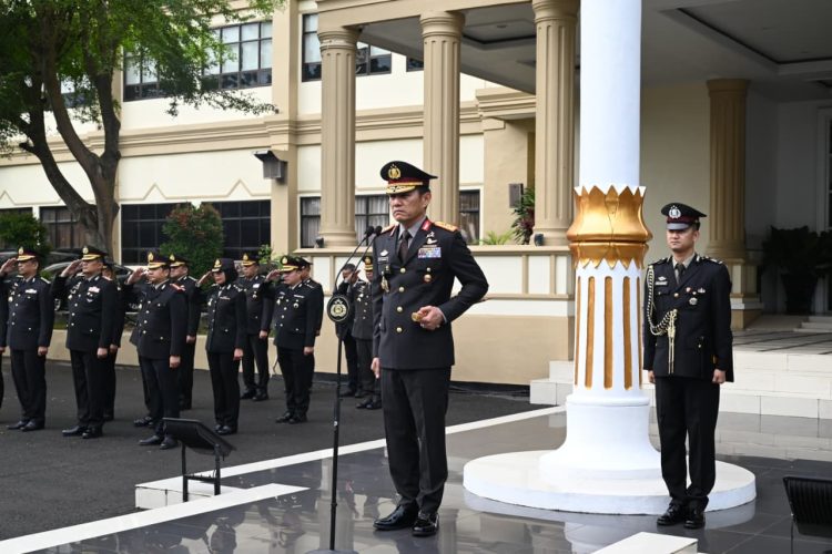 Kapolda Jambi Irjen Pol Krisno H. Siregar memimpin upacara peringatan Hari Kesaktian Pancasila Tahun 2025 di Lapangan Apel Mapolda Jambi, Rabu (1/10/2025). (Dok. Nahar)