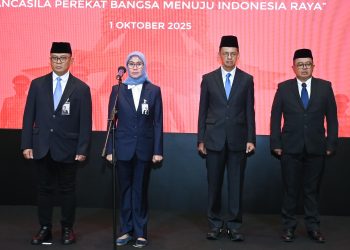 Plt. Direktur Utama Jasa Raharja Dewi Aryani Suzana bersama jajaran pimpinan mengikuti upacara peringatan Hari Kesaktian Pancasila 2025 di Jakarta, Rabu (1/10/2025). (Dok. Humas JR)