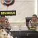 Wakapolda Bengkulu Brigjen Pol Dicky Sondani bersama Plt. Irwasda Polda Bengkulu Kombes Pol Agung Kurniawan saat mengikuti Forum Belajar Bersama bertema peningkatan kecerdasan emosional dan spiritual dalam transformasi kultural Polri, Kamis (2/10/2025). (Dok. Yol)