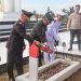 Kapolda Bengkulu Irjen Pol Mardiyono bersama jajaran Forkopimda menaburkan bunga di pusara pahlawan pada Ziarah Nasional peringatan HUT ke-80 TNI di Taman Makam Pahlawan Balai Buntar, Kota Bengkulu, Jumat (3/10/2025). (Dok. Yola)