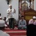 Gubernur Jambi Al Haris memberikan tausiyah pada kegiatan Safari Subuh di Masjid Agung Al Jihad, Pasar Bangko, Kabupaten Merangin, Jumat (3/10/2025). (Dok. Erit - Kominfo)