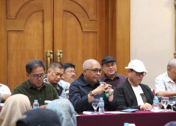 Ketua Umum PWI Pusat Akhmad Munir memimpin orientasi kepengurusan PWI Pusat masa bakti 2025–2030 di Solo, Jawa Tengah, Jumat (3/10/2025) malam. Kegiatan ini dihadiri Ketua Dewan Kehormatan PWI Atal S. Depari, Sekjen Zulmansyah Sekedang, dan seluruh pengurus pusat. (Foto: Dok. PWI Pusat)
