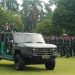 Irdam XX/Tuanku Imam Bonjol Brigjen TNI Heri Susanto memimpin Upacara HUT ke-80 TNI di Lapangan Kantor Gubernur Jambi, Minggu (5/10/2025). Upacara berlangsung khidmat dengan diikuti prajurit TNI-Polri, ASN, dan perwakilan masyarakat. (Foto: Nahar)