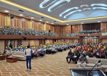 Ribuan mahasiswa mengikuti seminar keselamatan berkendara bertajuk “Di Jalan Fokus, Kuliah Mulus” yang digelar PT Astra Honda Motor (AHM) bersama Jasa Raharja di salah satu kampus di Indonesia, September 2025. (Dok. Sinsen)