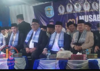 Bupati Kerinci Monadi bersama jajaran Forkopimda menghadiri pembukaan MTQ ke-53 tingkat Kabupaten Kerinci di Tanjung Pauh, Kecamatan Danau Kerinci Barat, Sabtu malam (4/10/2025). (Foto: Deko)