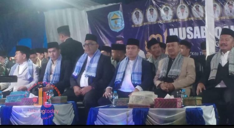 Bupati Kerinci Monadi bersama jajaran Forkopimda menghadiri pembukaan MTQ ke-53 tingkat Kabupaten Kerinci di Tanjung Pauh, Kecamatan Danau Kerinci Barat, Sabtu malam (4/10/2025). (Foto: Deko)