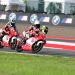 Dua pebalap muda binaan Astra Honda Motor bersaing ketat di lintasan Sirkuit Pertamina Mandalika pada putaran kelima Idemitsu Asia Talent Cup (IATC) 2025, Sabtu (4/10/2025). (Dok. Sinsen)