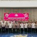 Kapolda Bengkulu Irjen Pol Mardiyono, S.I.K., M.Si., bersama Wakapolda Brigjen Pol Dicky Sondani, S.I.K., M.H., dan peserta kegiatan foto bersama usai pembukaan Sertifikasi Kompetensi Penyidik dan Penyidik Pembantu Polri Tahun Anggaran 2025 di Ballroom Hotel Mercure Bengkulu, Rabu (8/10/2025). (Foto: Yola)