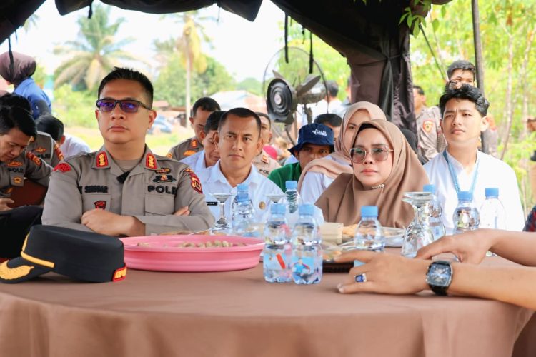 Kapolresta Jambi Kombes Pol Boy Sutan Binanga Siregar, S.I.K., M.H. bersama jajaran menghadiri kegiatan Penanaman Jagung Serentak Kuartal IV. Rabu (8/10/2025). (dok. nahar)