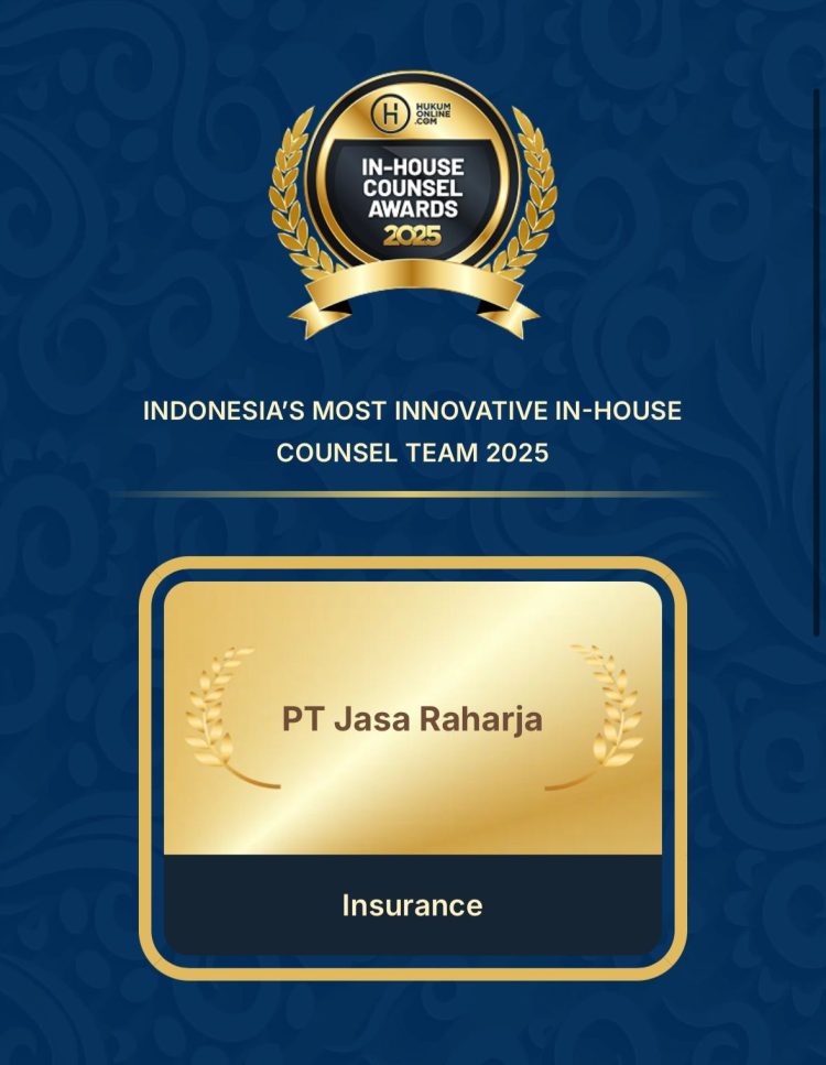 PT Jasa Raharja meraih penghargaan “Indonesia’s Most Innovative In-House Counsel Team 2025” untuk sektor asuransi dalam ajang Indonesian In-House Counsel Awards 2025 yang digelar Hukumonline di Bali. (Dok. Humas JR)