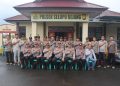 Wakapolda Bengkulu Brigjen Pol. Dicky Sondani berfoto bersama jajaran Polsek Selupu Rejang usai memberikan arahan kepada personel, Sabtu (11/10/2025). (Dok. Yola)